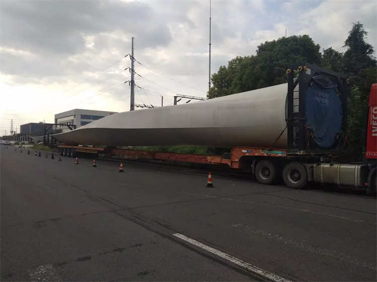 Extendable Wind Turbine Blade Transport 65M 70M Trailer Used in highway | Yangzhou Vulcan Machinery Manufacturing Co., Ltd